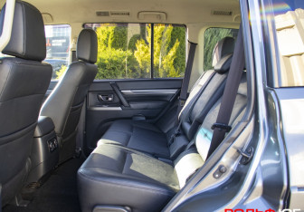 Подержанный автомобиль Mitsubishi Pajero 2014 года (10 фото)