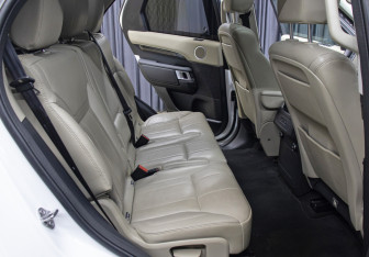 Подержанный автомобиль Land Rover Discovery 2018 года (14 фото)