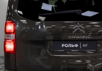 Подержанный автомобиль Citroen SpaceTourer 2018 года (21 фото)