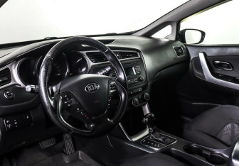 Подержанный автомобиль Kia Ceed Hatchback 2016 года (11 фото)