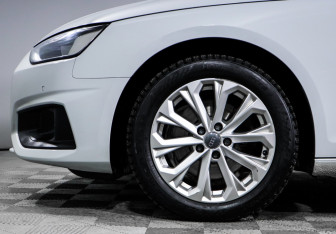 Подержанный автомобиль Audi A4 Wagon 2020 года (15 фото)