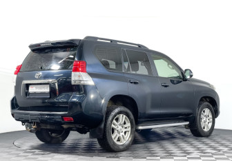 Подержанный автомобиль Toyota Land Cruiser Prado 2011 года (5 фото)