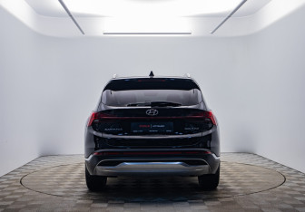 Подержанный автомобиль Hyundai Santa Fe 2021 года (6 фото)