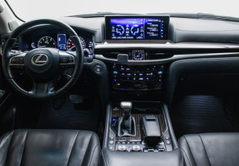 Подержанный автомобиль Lexus LX 2020 года (13 фото)