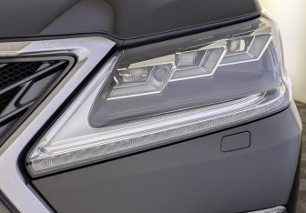 Подержанный автомобиль Lexus LX 2018 года (11 фото)