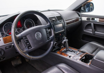 Подержанный автомобиль Volkswagen Touareg 2007 года (9 фото)