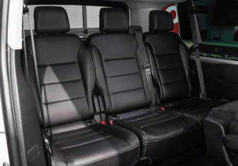 Подержанный автомобиль Peugeot Traveller 2018 года (9 фото)