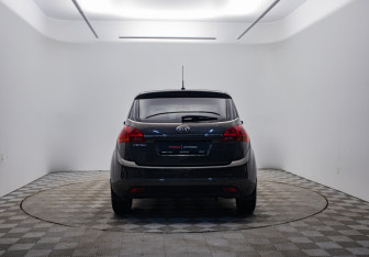 Подержанный автомобиль Kia Venga 2015 года (6 фото)