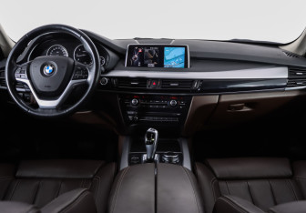 Подержанный автомобиль BMW X5 2016 года (9 фото)