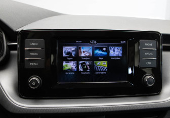 Подержанный автомобиль Skoda Rapid Liftback 2022 года (15 фото)