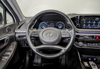 Подержанный автомобиль Hyundai Sonata 2022 года (22 фото)