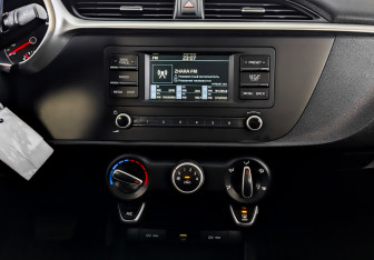 Подержанный автомобиль Kia Rio Hatchback 2021 года (15 фото)