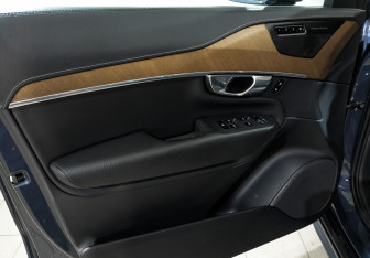 Подержанный автомобиль Volvo XC90 2018 года (19 фото)