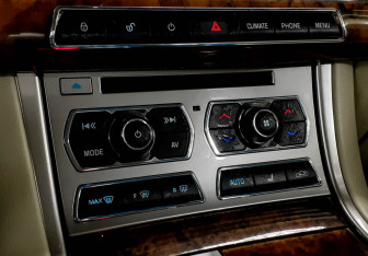 Подержанный автомобиль Jaguar XF Sedan 2013 года (17 фото)