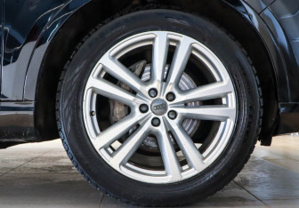 Подержанный автомобиль Audi Q7 2015 года (28 фото)