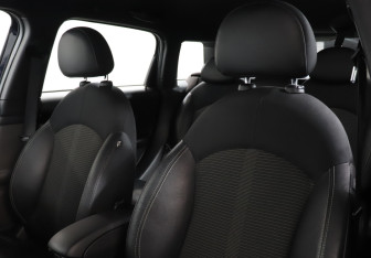 Подержанный автомобиль MINI Countryman 2011 года (17 фото)