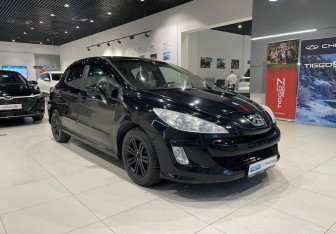 Подержанный автомобиль Peugeot 308 Hatchback 2008 года (3 фото)