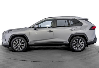 Подержанный автомобиль Toyota RAV4 2021 года (8 фото)