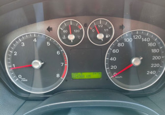 Подержанный автомобиль Ford Focus Hatchback 2007 года (12 фото)