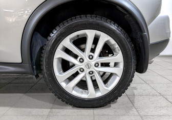 Подержанный автомобиль Nissan Juke 2012 года (18 фото)