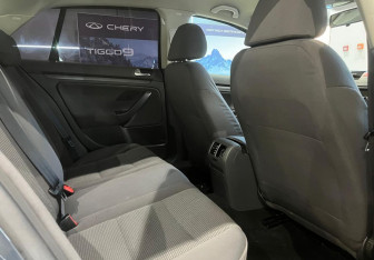 Подержанный автомобиль Volkswagen Jetta Sedan 2007 года (14 фото)