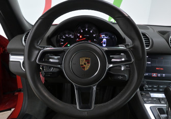 Подержанный автомобиль Porsche Boxster 2018 года (12 фото)