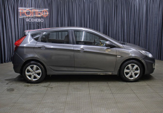Подержанный автомобиль Hyundai Solaris Hatchback 2012 года (4 фото)