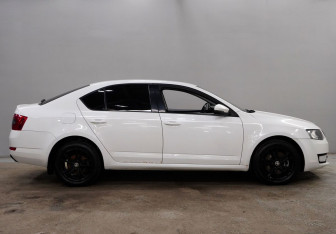 Подержанный автомобиль Skoda Octavia Liftback 2014 года (8 фото)