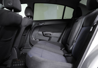 Подержанный автомобиль Opel Astra Sedan 2009 года (12 фото)