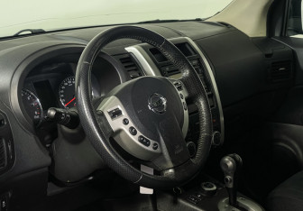 Подержанный автомобиль Nissan X-Trail 2011 года (13 фото)