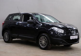 Подержанный автомобиль Nissan Qashqai 2012 года (3 фото)