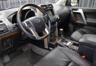 Подержанный автомобиль Toyota Land Cruiser Prado 2010 года (16 фото)