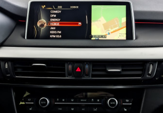 Подержанный автомобиль BMW X5 2015 года (15 фото)