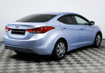 Подержанный автомобиль Hyundai Elantra Sedan 2012 года (5 фото)