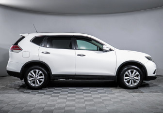 Подержанный автомобиль Nissan X-Trail 2016 года (4 фото)