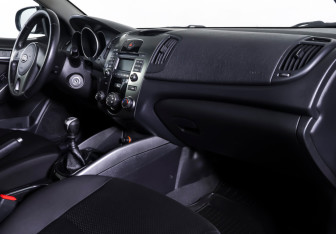 Подержанный автомобиль Kia Cerato Sedan 2011 года (10 фото)