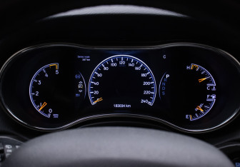 Подержанный автомобиль Jeep Grand Cherokee 2014 года (12 фото)