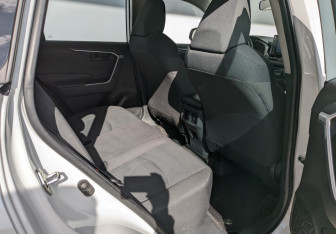 Подержанный автомобиль Toyota RAV4 2021 года (26 фото)