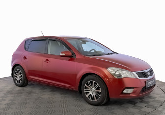 Подержанный автомобиль Kia Ceed Hatchback 2011 года (3 фото)