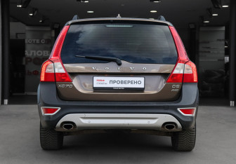 Подержанный автомобиль Volvo XC70 2011 года (5 фото)