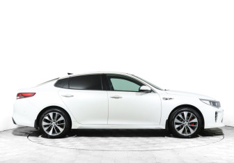 Подержанный автомобиль Kia Optima Sedan 2017 года (4 фото)