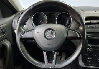 Подержанный автомобиль Skoda Yeti 2014 года (15 фото)