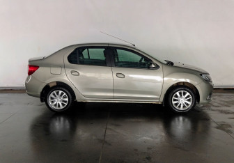 Подержанный автомобиль Renault Logan Sedan 2014 года (8 фото)