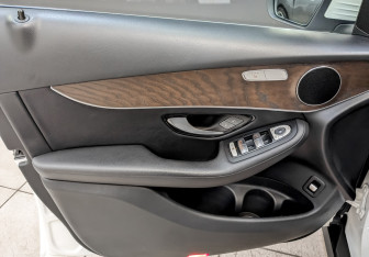 Подержанный автомобиль Mercedes-Benz GLC Coupe 2017 года (19 фото)