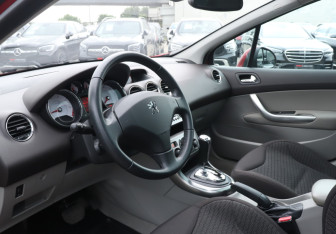Подержанный автомобиль Peugeot 308 Hatchback 2010 года (13 фото)