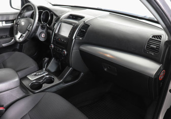 Подержанный автомобиль Kia Sorento 2012 года (10 фото)