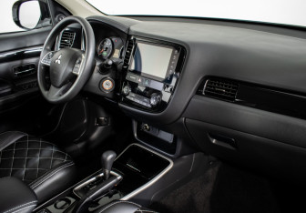 Подержанный автомобиль Mitsubishi Outlander 2022 года (10 фото)
