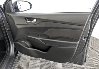 Подержанный автомобиль Hyundai Solaris Sedan 2021 года (24 фото)