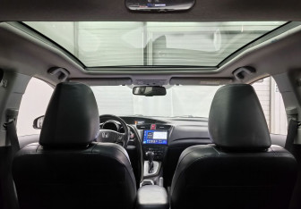 Подержанный автомобиль Honda Civic Hatchback 2013 года (15 фото)