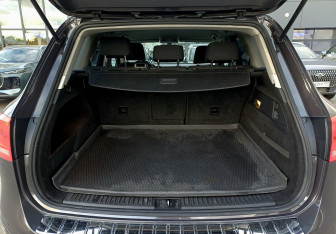 Подержанный автомобиль Volkswagen Touareg 2011 года (10 фото)
